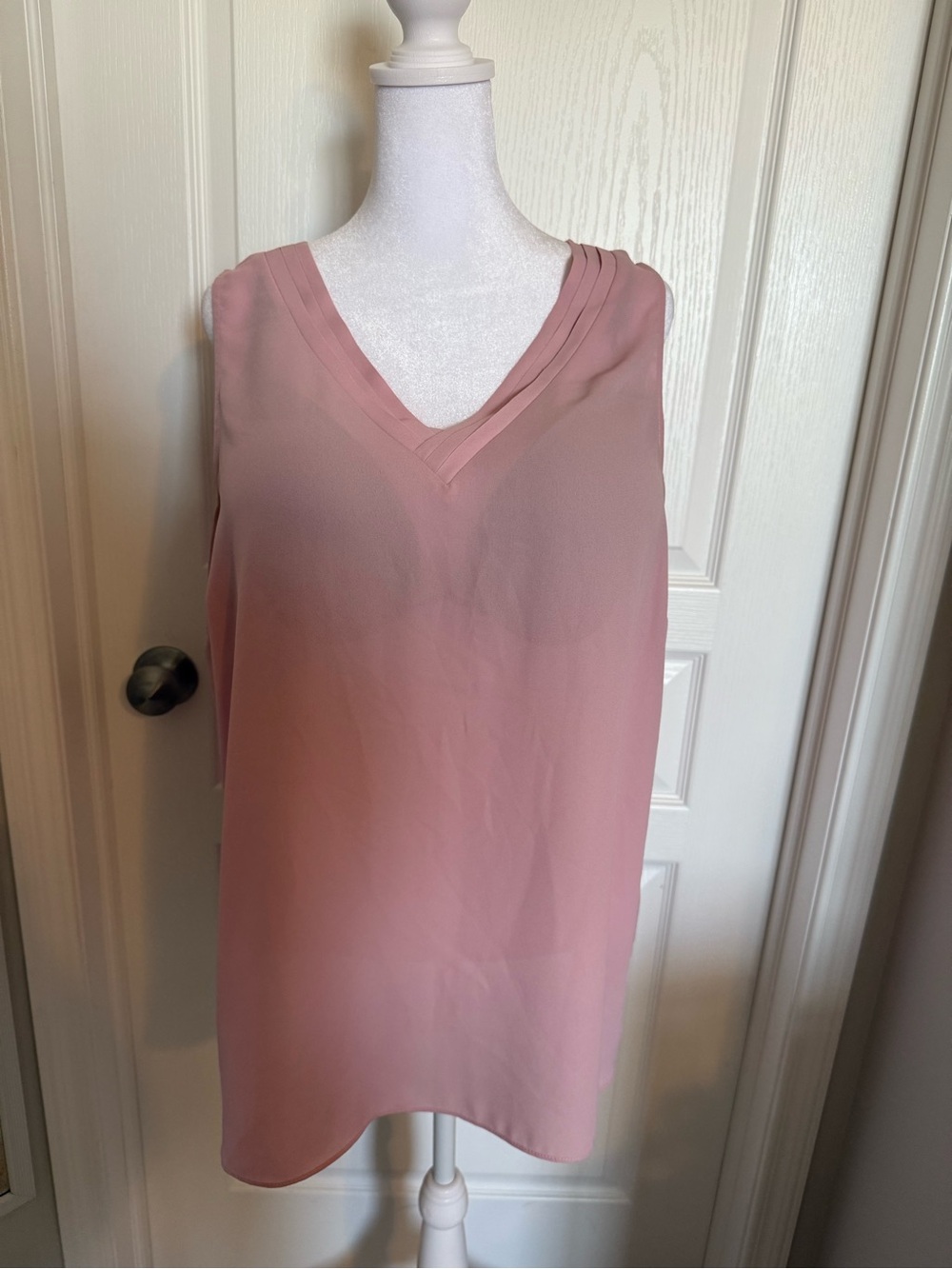 Sleeveless V-Neck Tank Top in Dusty Rose